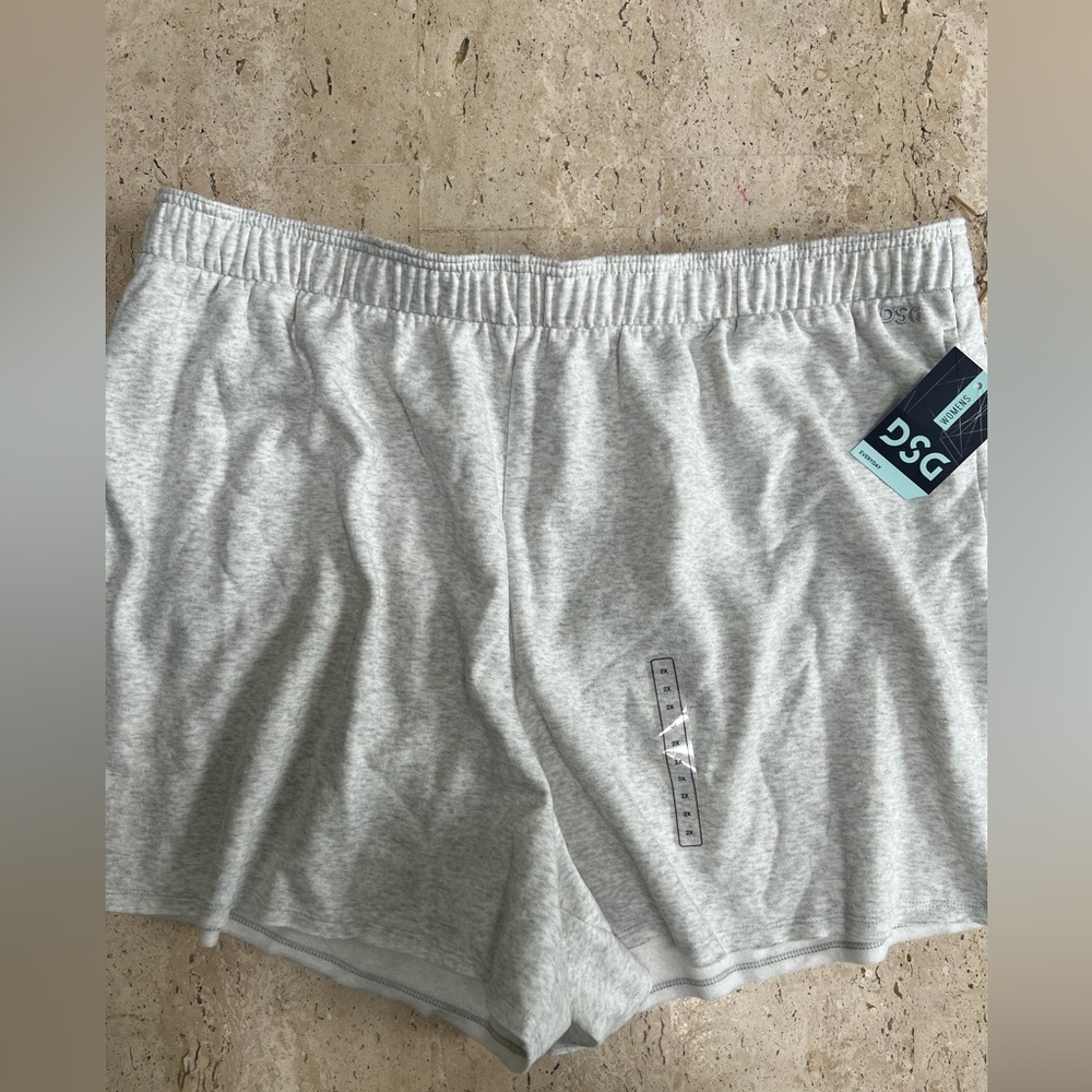 DSG Women’s 2X Oversized Fleece 5” Shorts Light Heather Gray
